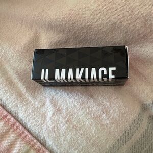 IL MAKIAGE Black Makeup Packaging - Sleek Geometric Box